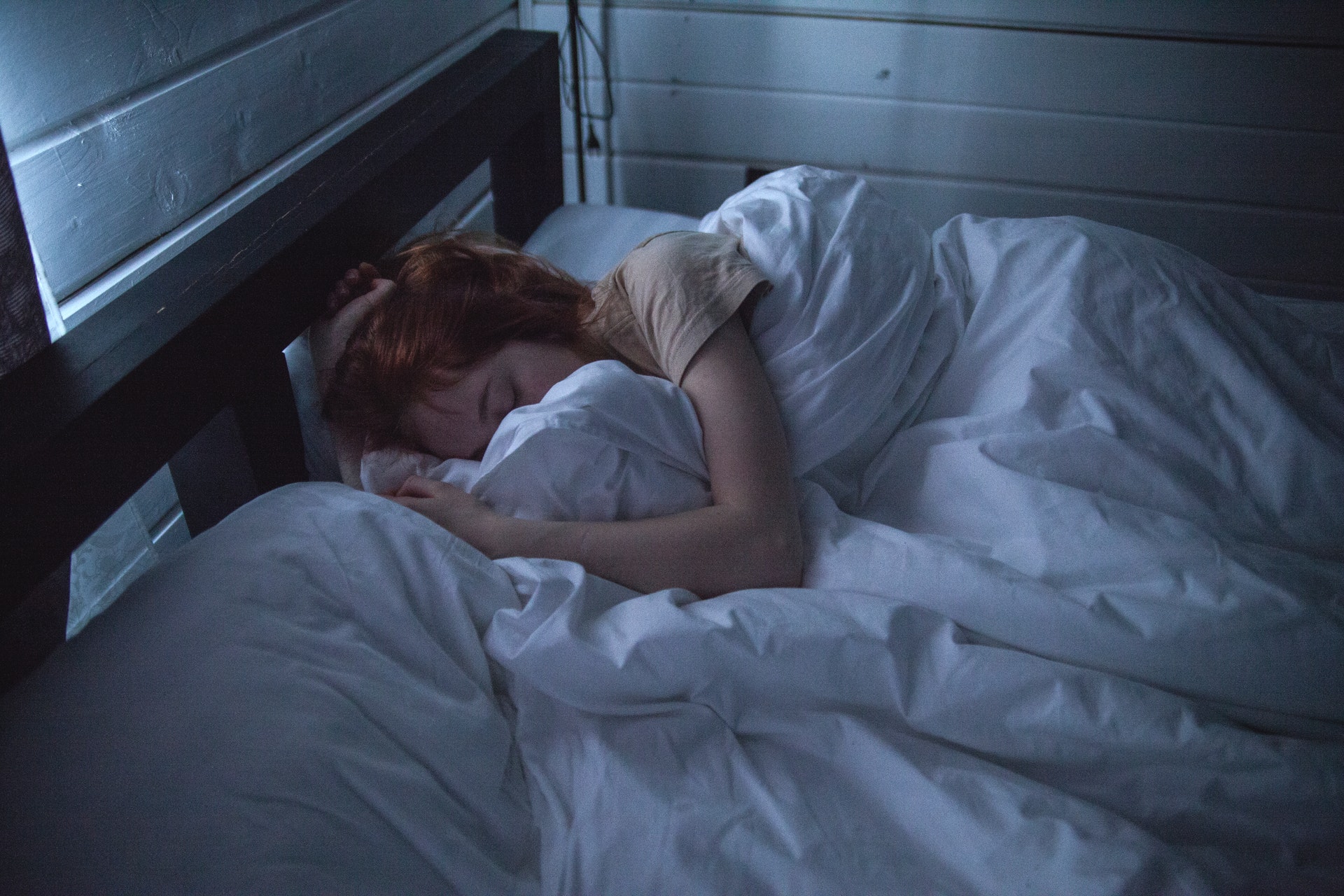 deep-sleep-woman-in-bed.jpg