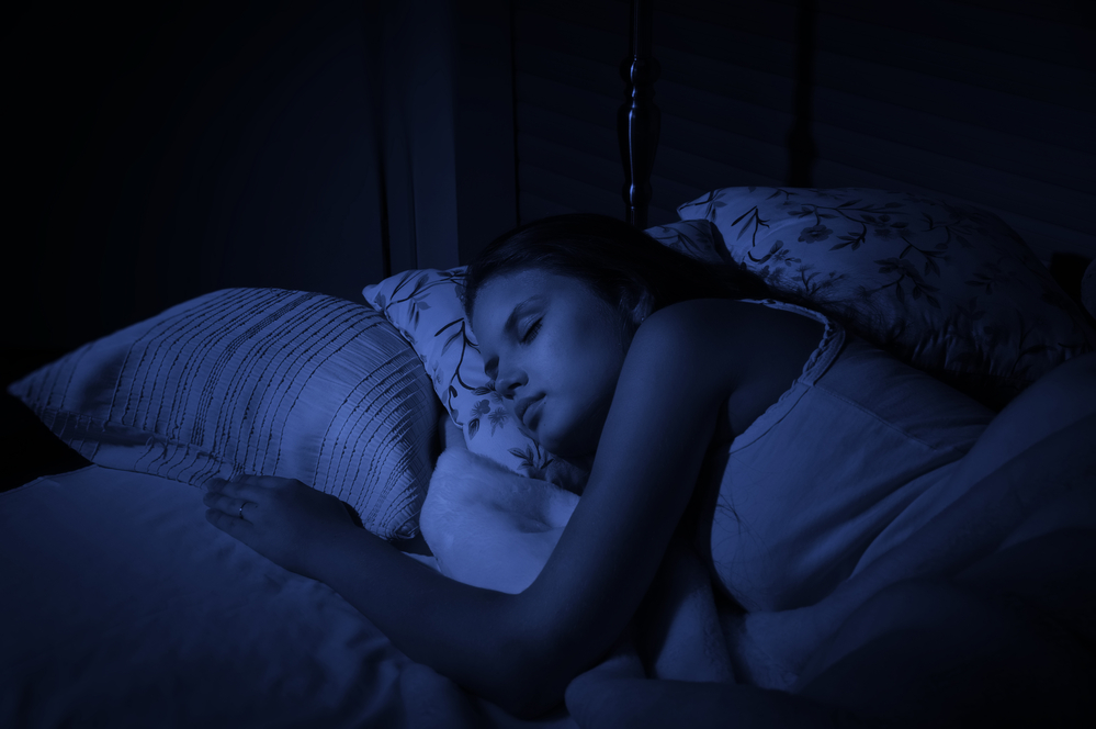 girl-sleeping-in-bed-in-dark.jpg